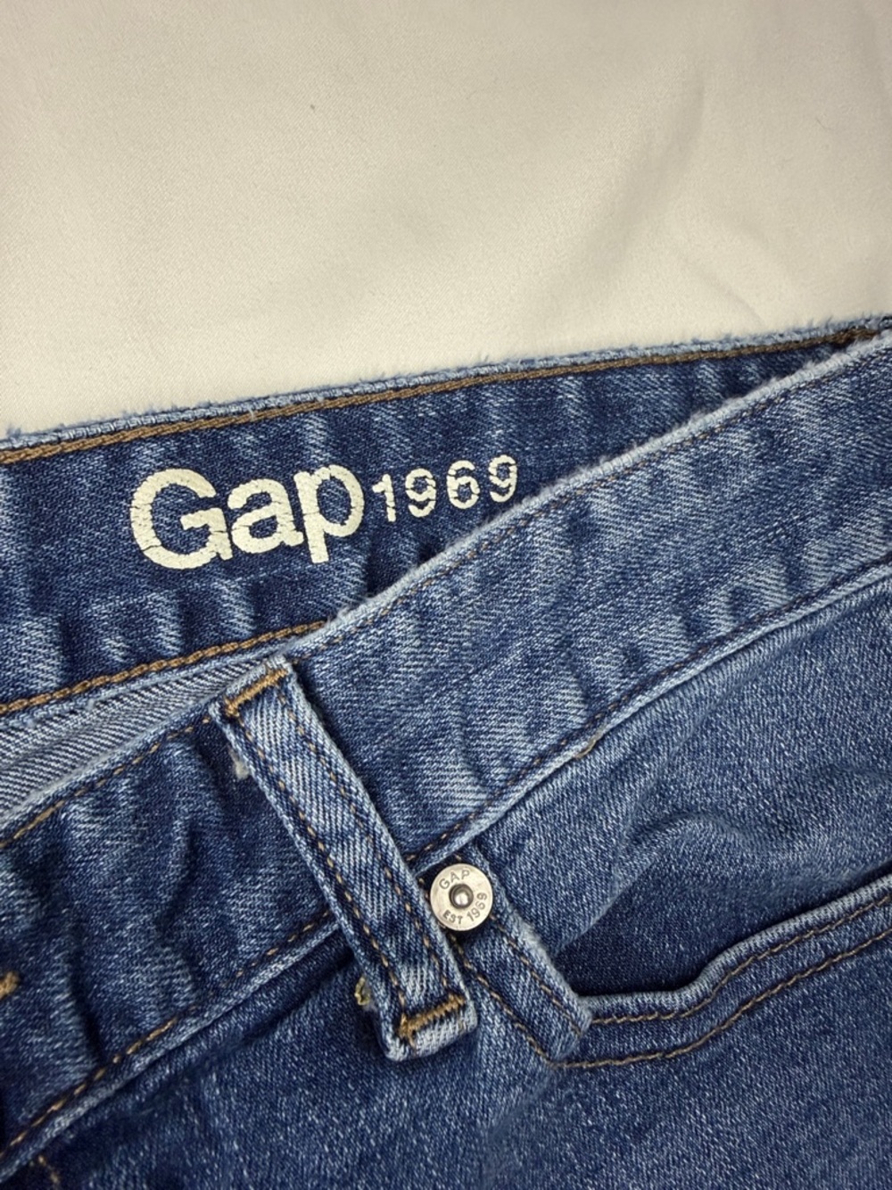 GAP 1969 “Perfect Boot” cut jeans Medium Wash - Women’s 30R - Picture 3 of 4